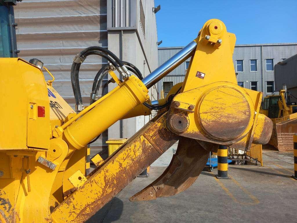 Komatsu D155A-6R (4pcs available for sale in Abu Dhabi) Foto 23