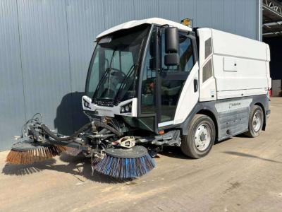 Johnston CX401 - 80km/h - sweeper Foto 1