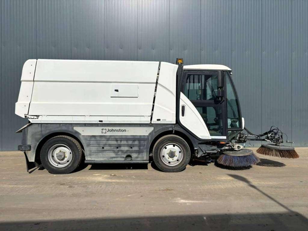 Johnston CX401 - 80km/h - sweeper Foto 6