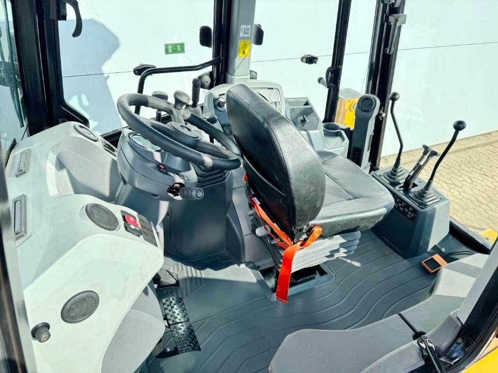 Caterpillar 424 4WD - Hammer Lines / Airco Foto 6