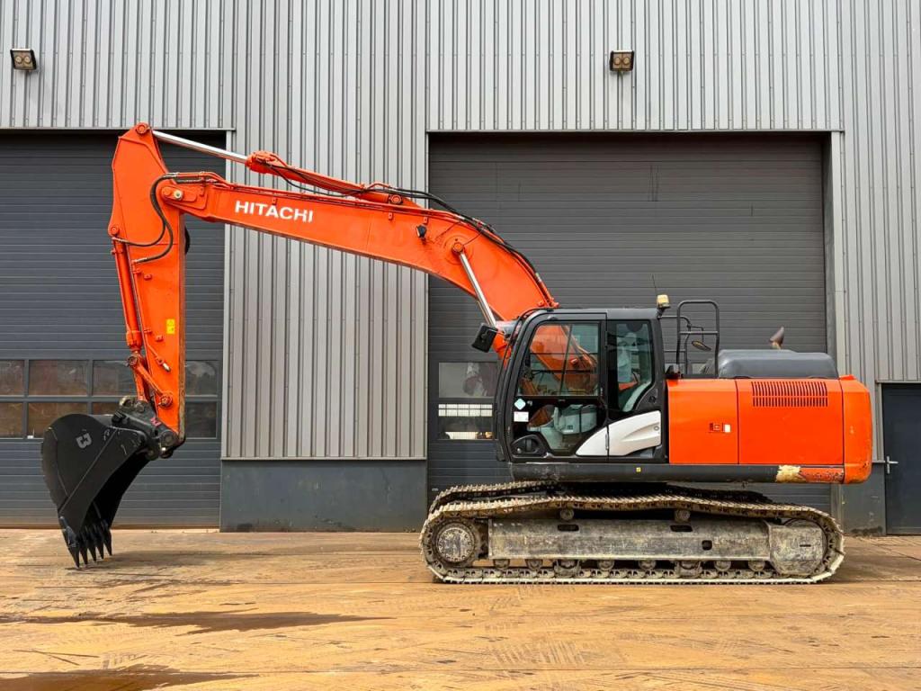 Hitachi ZX210LC-6 Foto 1