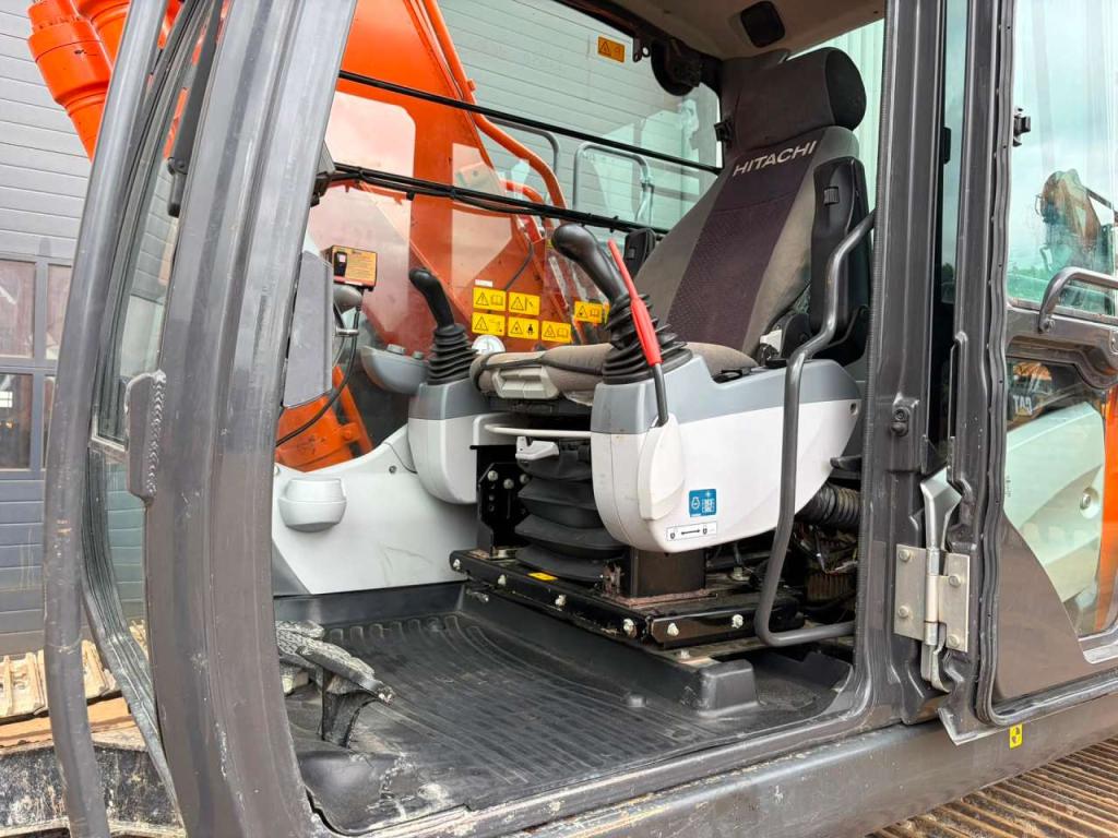Hitachi ZX210LC-6 Foto 20