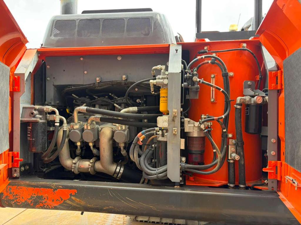 Hitachi ZX210LC-6 Foto 29