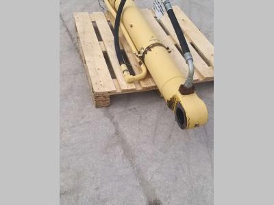 Pistón de rotación de la cuchara para New Holland E385B vendida por OLM 90 Srl