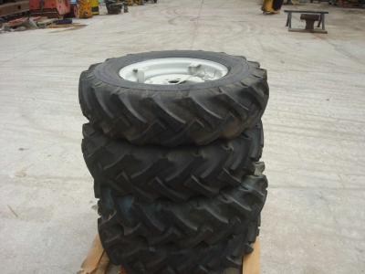 Neumático con llantas para MISURA 750-16 vendida por OLM 90 Srl
