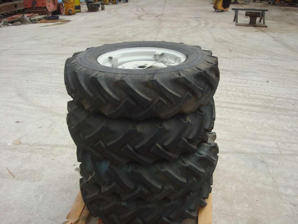 Neumático con llantas para MISURA 750-16 Foto 1