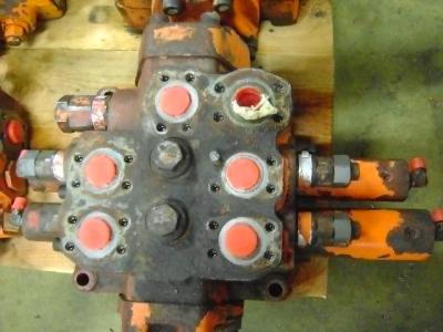 Distribuidor hidraulico para Fiat Hitachi W 270 vendida por PRV Ricambi Srl