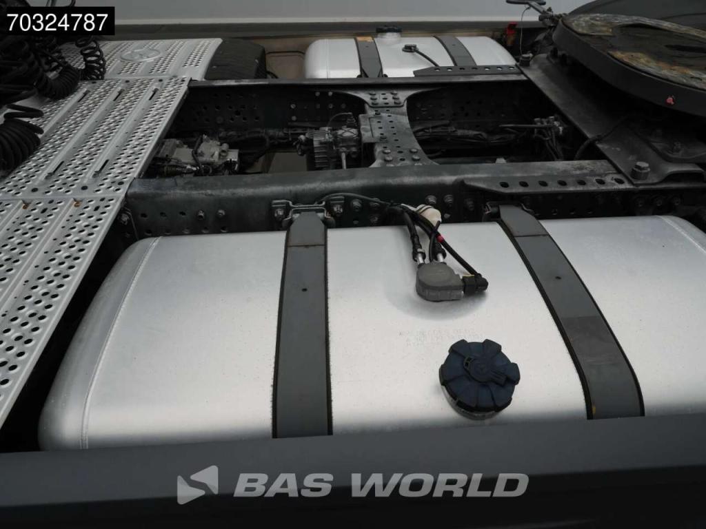 Mercedes-Benz Actros 1851 4X2 BigSpace Retarder 2xTanks ACC Foto 17