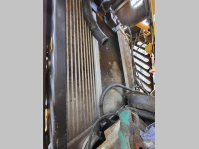 Volvo radiator 15020567 for Volvo L90E, L110E, L120E vendida por Balavto