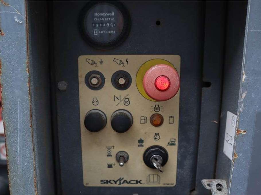 SkyJack SJ6832 Diesel Foto 10