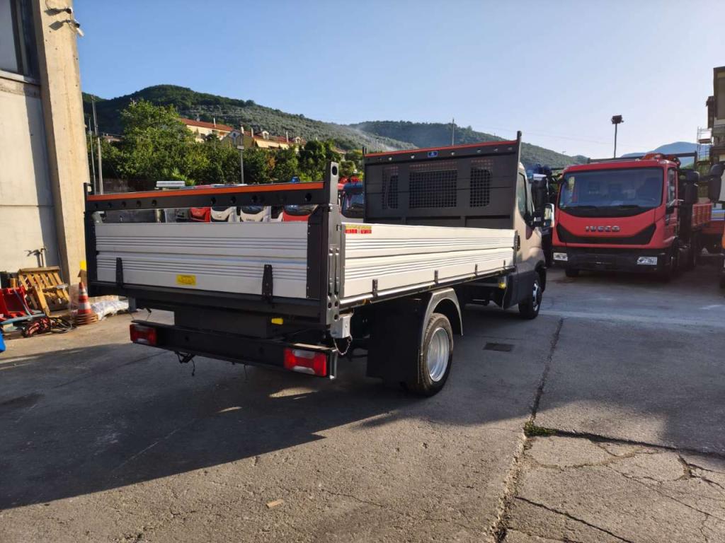Iveco DAILY 35-130 Foto 27