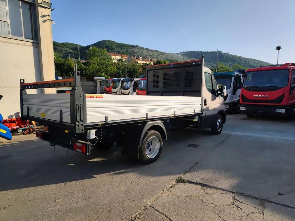 Iveco DAILY 35-130 Foto 28