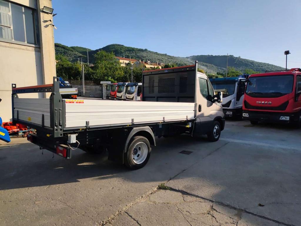 Iveco DAILY 35-130 Foto 29