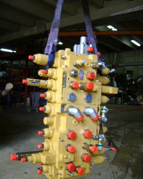 Distribuidor hidraulico para Caterpillar 312 Foto 1