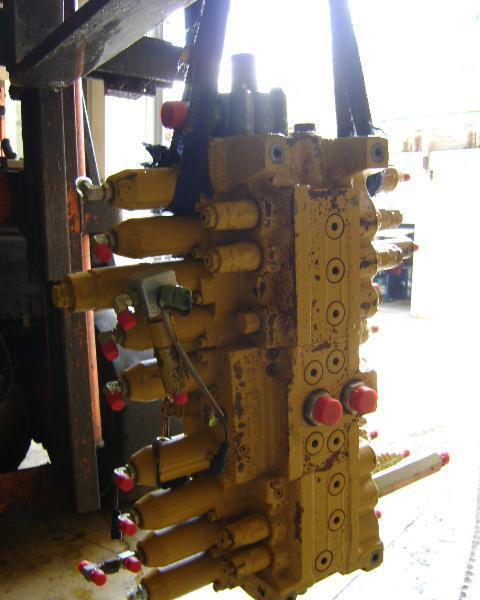 Distribuidor hidraulico para Caterpillar 312 Foto 2