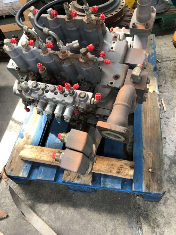 Distribuidor hidraulico para Hitachi ZX470 Foto 1