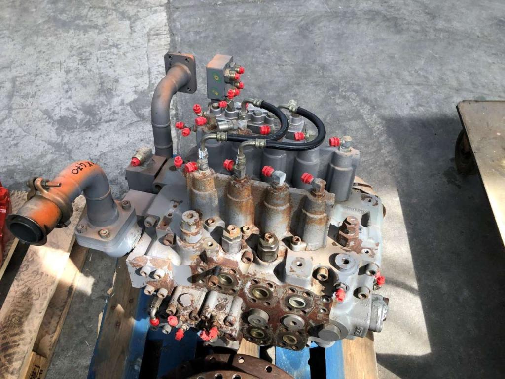 Distribuidor hidraulico para Hitachi ZX470 Foto 2