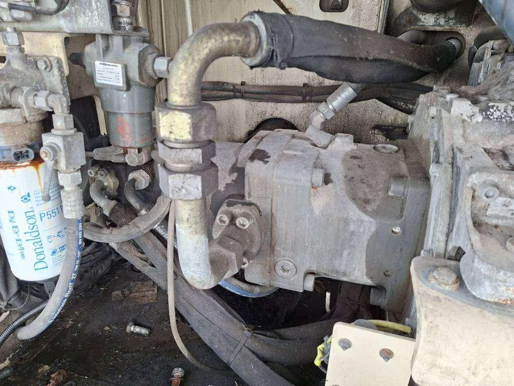 Sennebogen 830E K17(only upperstructure with damaged cabin) Foto 19