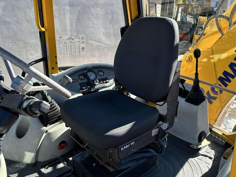 Komatsu WB97R Foto 11