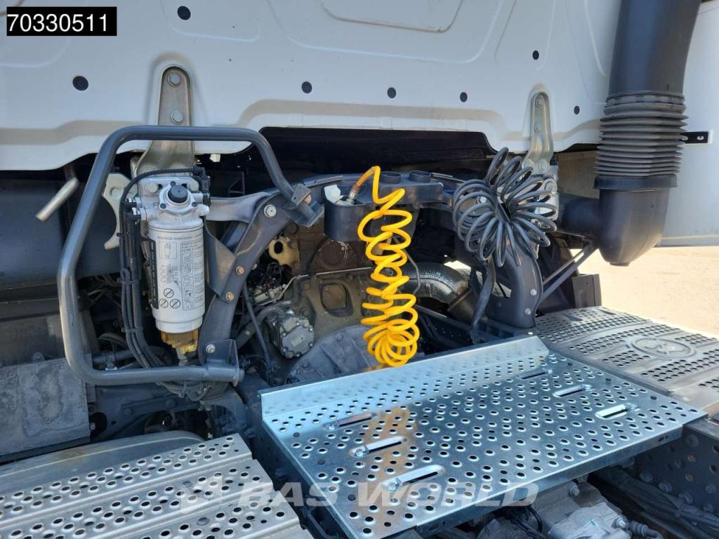 Mercedes-Benz Actros 1851 4X2 BigSpace 2x Tanks M.O.T. Foto 12