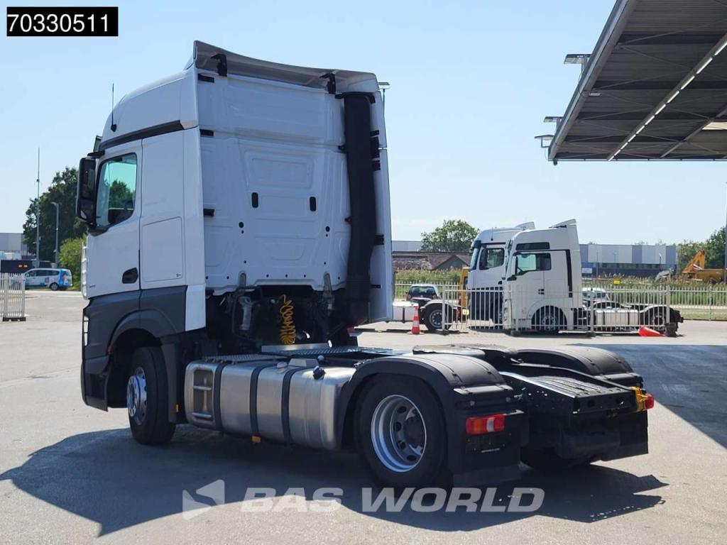 Mercedes-Benz Actros 1851 4X2 BigSpace 2x Tanks M.O.T. Foto 2