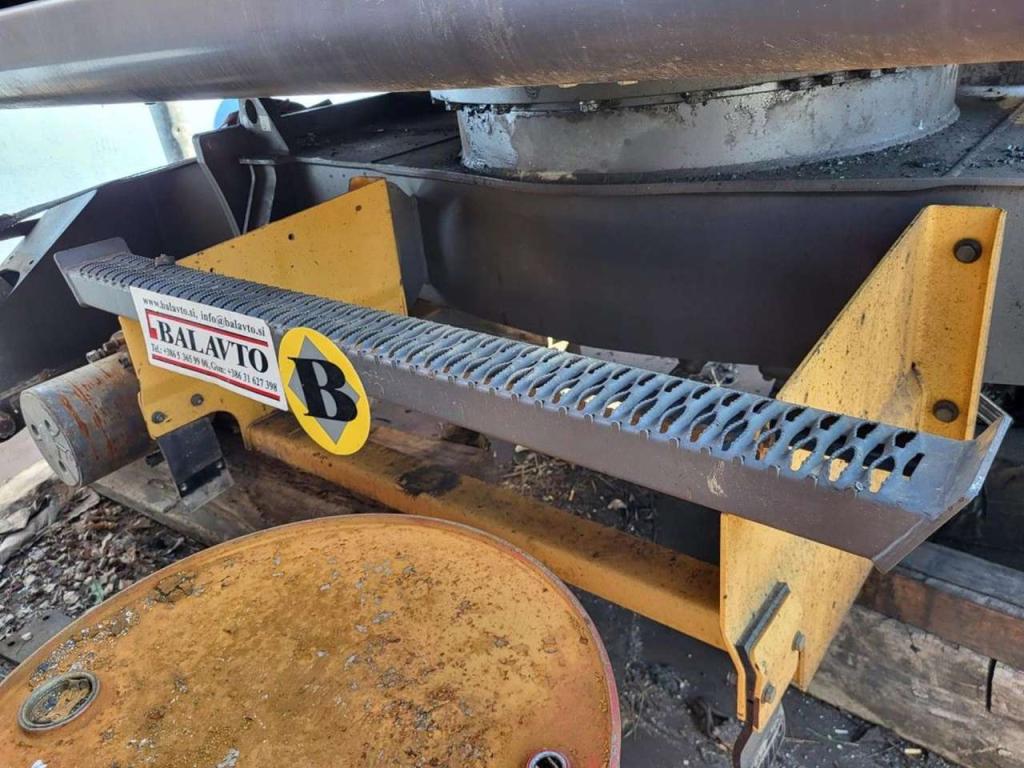 Volvo steps 14622725 for Volvo EW140D, EW160D, EW160E... Foto 3