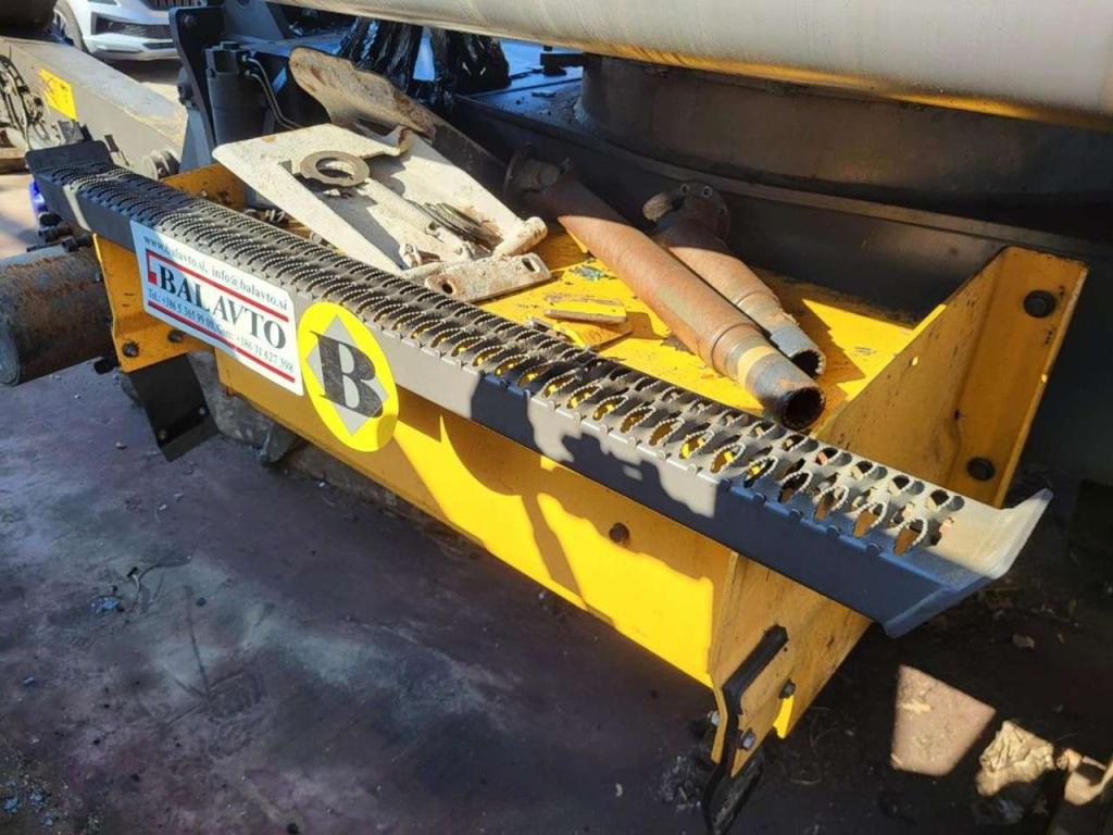 Volvo steps 14622725 for Volvo EW140D, EW160D, EW160E... Foto 4