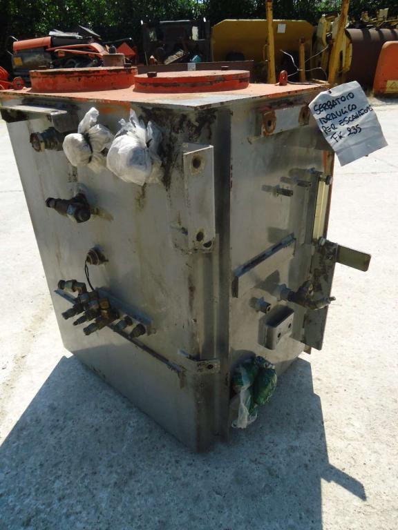 Depósito para aceite para Fiat Kobelco 235 Foto 2