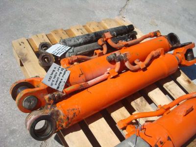 Cilndro de levantamiento para Fiat Hitachi W130 vendida por OLM 90 Srl