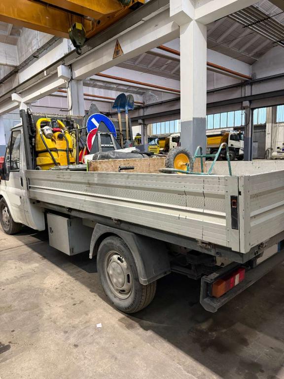 Ford 100 T330 Foto 3