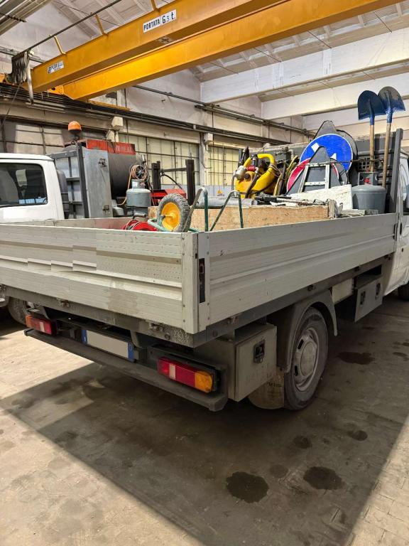 Ford 100 T330 Foto 4