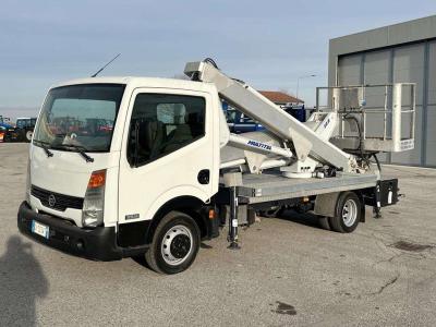 Nissan 35.11 MX 225 vendida por Massucco T. Srl
