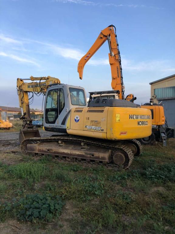 New Holland E245B Foto 3