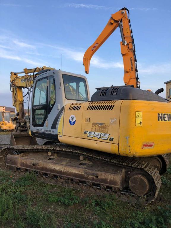 New Holland E245B Foto 4