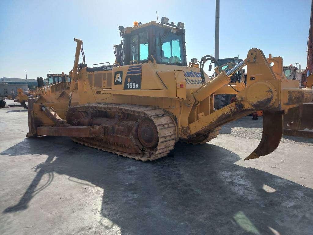 Komatsu D155A-6R (4pcs available for sale in Abu Dhabi) Foto 2