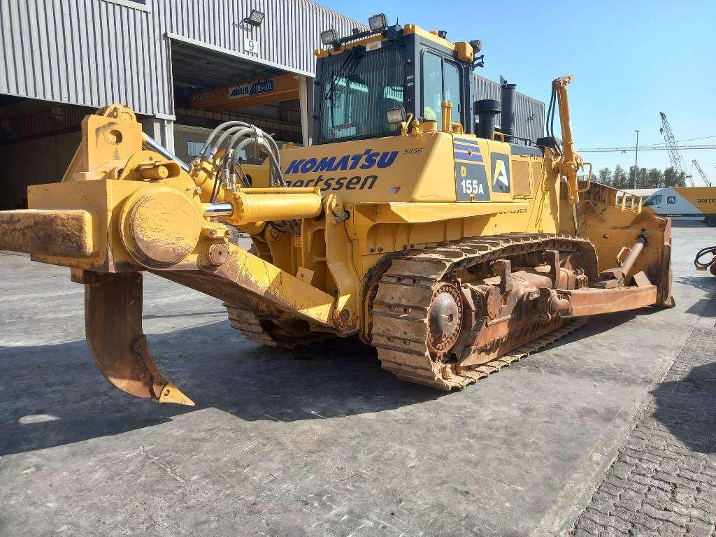 Komatsu D155A-6R (4pcs available for sale in Abu Dhabi) Foto 4