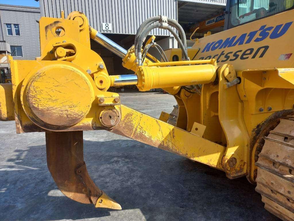Komatsu D155A-6R (4pcs available for sale in Abu Dhabi) Foto 8