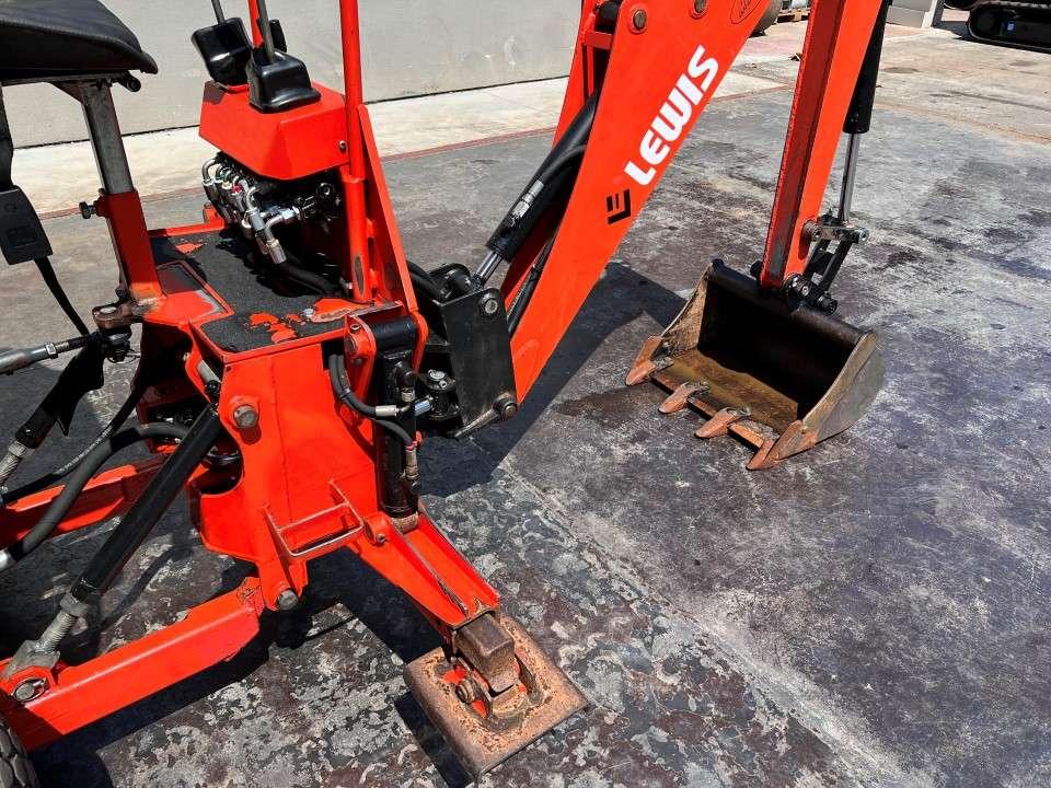 Kubota B2231 4x4 CON retro  LEWIS Foto 5