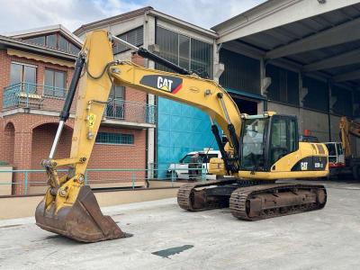 Caterpillar 323D vendida por Massucco T. Srl