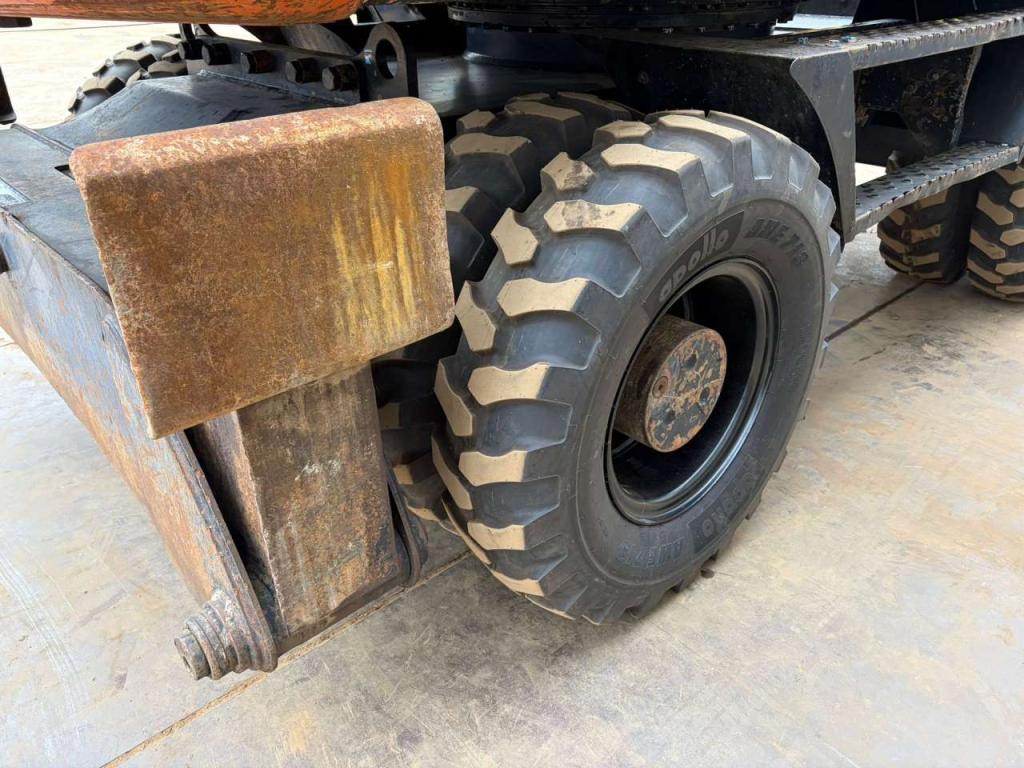 Hitachi ZX170W-3 Foto 13