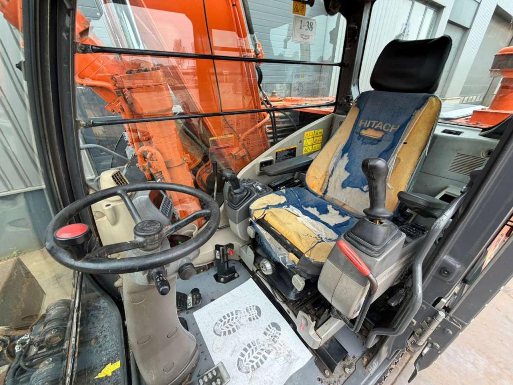 Hitachi ZX170W-3 Foto 17
