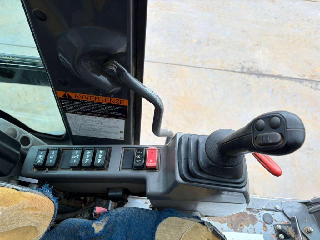 Hitachi ZX170W-3 Foto 19