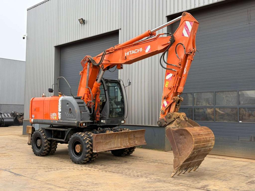 Hitachi ZX170W-3 Foto 7