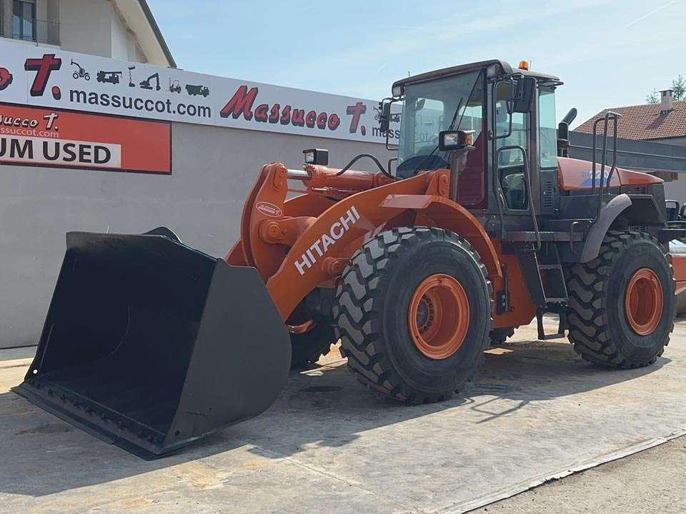 Hitachi ZW220 Foto 1