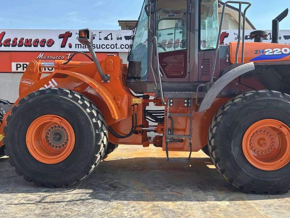 Hitachi ZW220 Foto 11