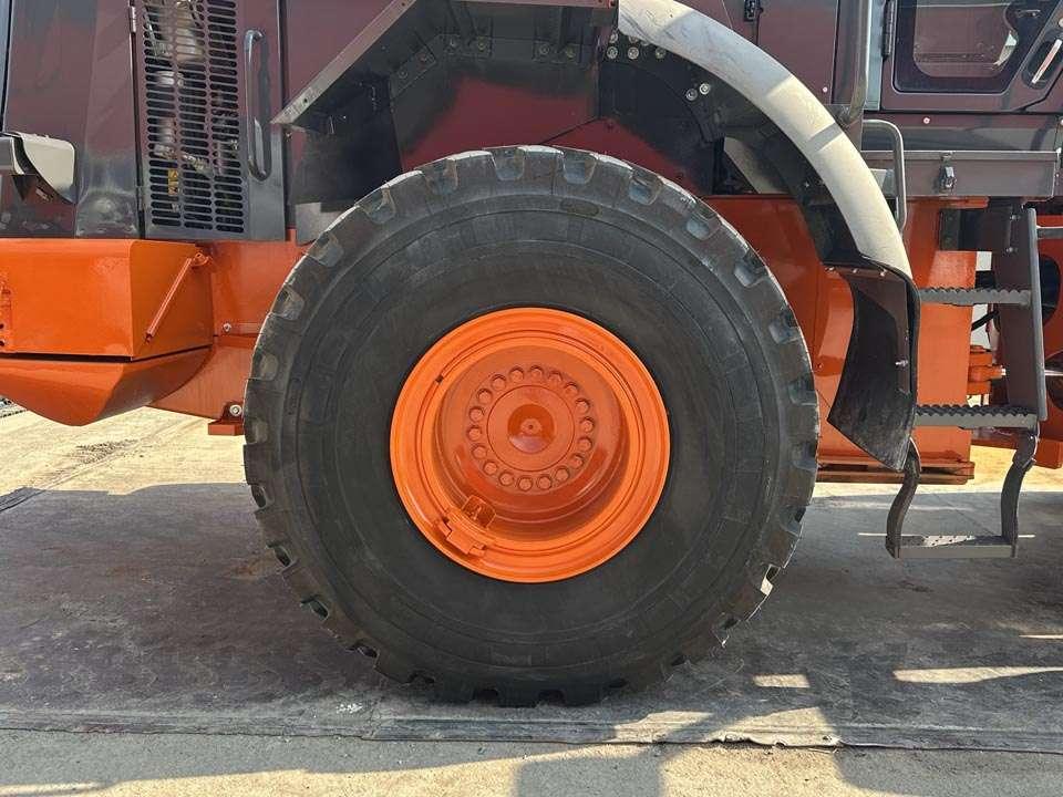 Hitachi ZW220 Foto 4