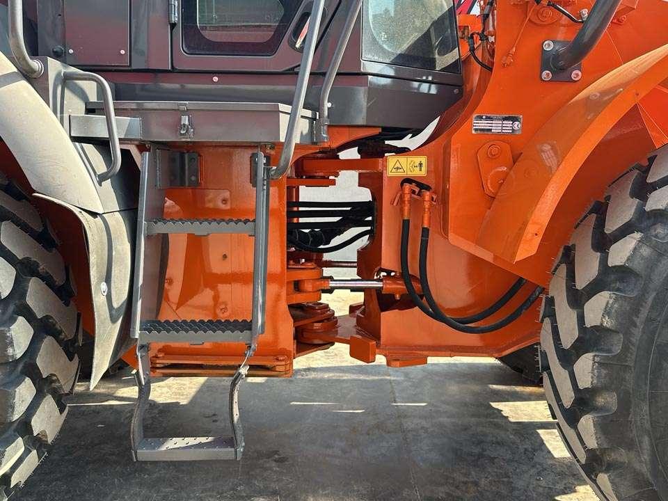 Hitachi ZW220 Foto 6