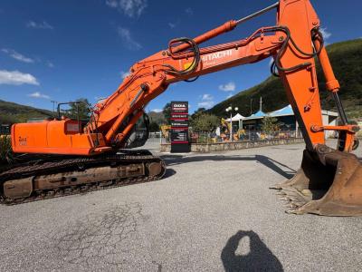 Hitachi ZX240 vendida por Nicola Gioia S.r.l.