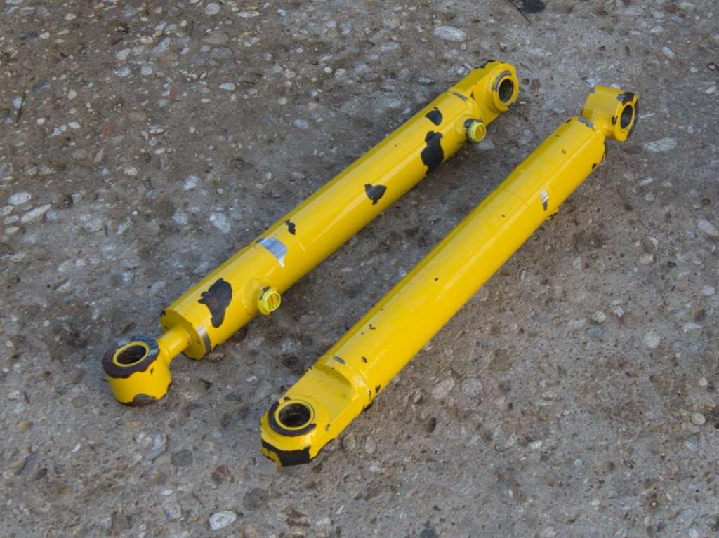 Komatsu Ricambi Vari Foto 3