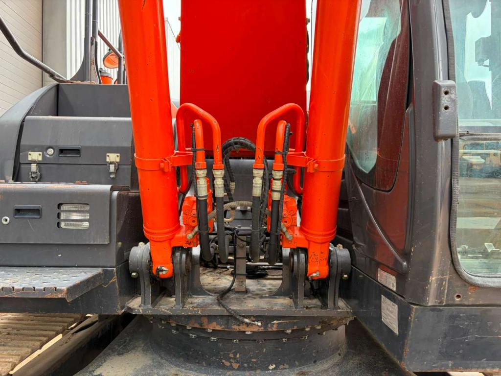 Hitachi ZX210LC-6 Foto 10